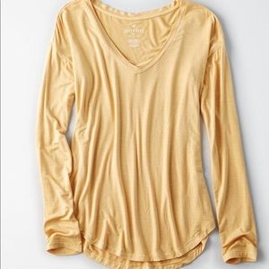 American Eagle long sleeve v-neck size M
